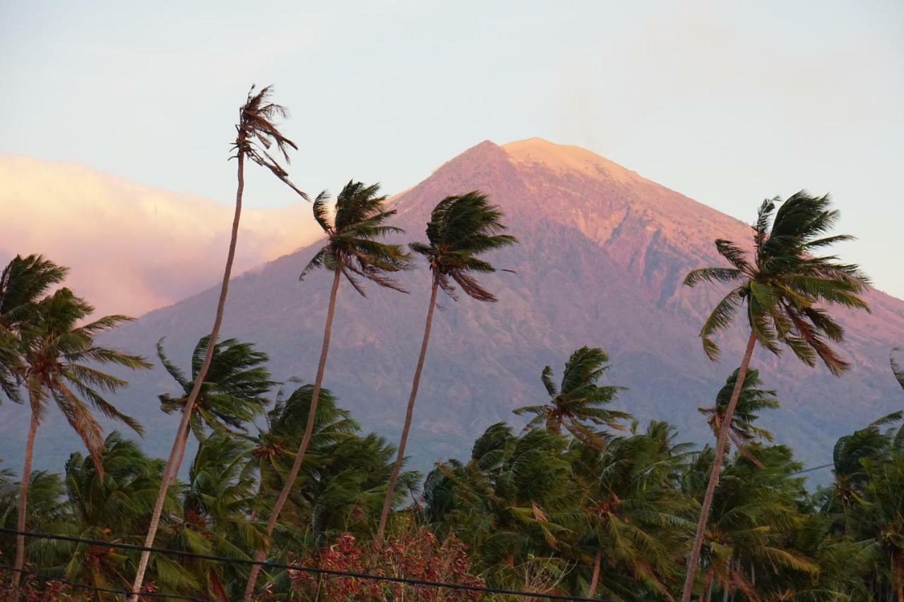 Melasti Beach Bungalows Amed  Luaran gambar